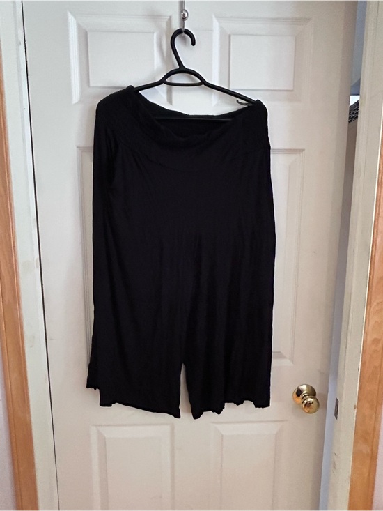 torrid Pants - torrid Crop Super Soft Wide-Leg Pant Deep Black Size 1